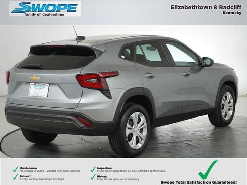 Used 2024 Chevrolet Trax LS w/ Driver Confidence Package image 4