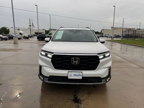 Certified 2024 Honda Pilot Elite image 3