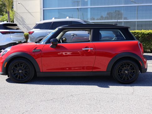 Used 2024 MINI Cooper 2-Door Hardtop image 5