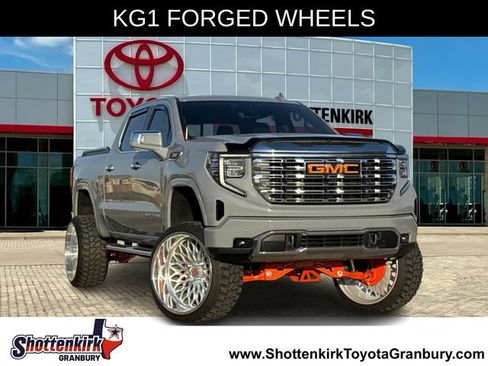 Used 2025 GMC Sierra 1500 Denali w/ Denali Reserve Package AWD/4WD image 1