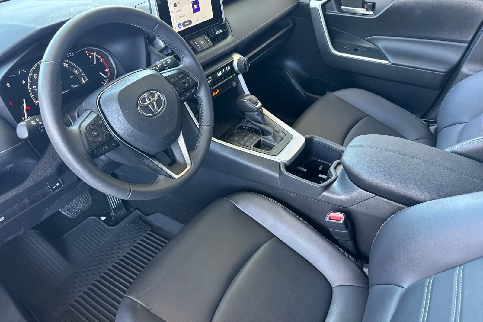 Certified 2025 Toyota RAV4 XLE Premium AWD/4WD image 4