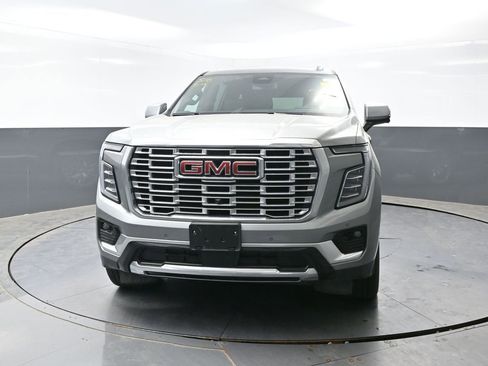 Used 2025 GMC Yukon XL Denali AWD/4WD image 8