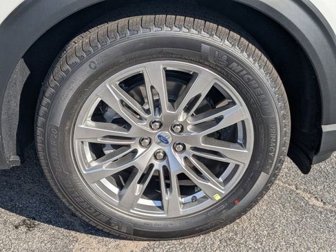 New 2026 Ford Explorer Platinum image 11