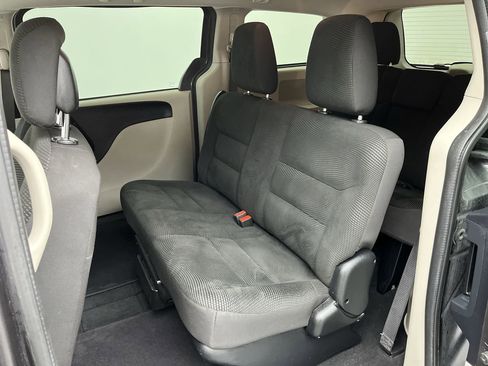 Used 2020 Dodge Grand Caravan SE w/ UConnect Hands-Free Group FWD image 10