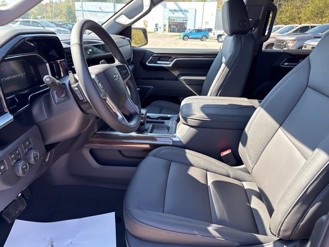 New 2026 Chevrolet Silverado 1500 RST w/ Dark Appearance Package AWD/4WD image 4