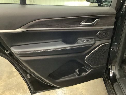 Used 2021 Jeep Grand Cherokee L Limited image 27