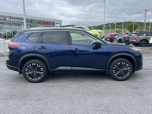 Used 2025 Nissan Rogue SL w/ Tech Package AWD/4WD image 2