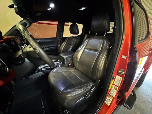 Used 2016 Toyota Tacoma TRD Sport w/ Towing Package RWD image 19