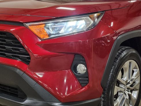 Used 2019 Toyota RAV4 XLE Premium image 14