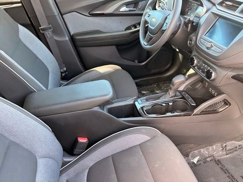 Used 2023 Chevrolet TrailBlazer LT FWD image 11
