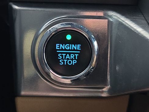 Used 2021 Ford F150 Lariat AWD/4WD image 23