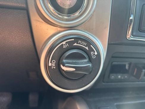 Used 2017 Nissan Titan SV AWD/4WD image 18