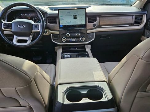 Used 2024 Ford Expedition Limited image 9