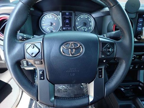Used 2019 Toyota Tacoma TRD Off-Road AWD/4WD image 11