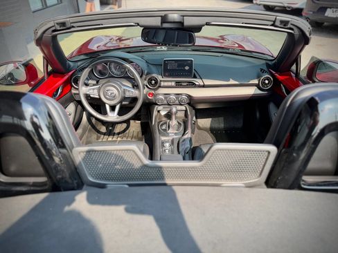 Used 2016 MAZDA MX-5 Miata Grand Touring RWD image 8