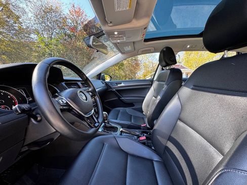 Used 2018 Volkswagen Golf SE image 6