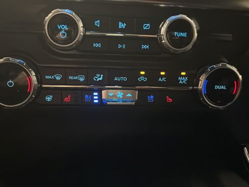 Used 2022 Ford F150 Lariat w/ Equipment Group 502A High AWD/4WD image 18