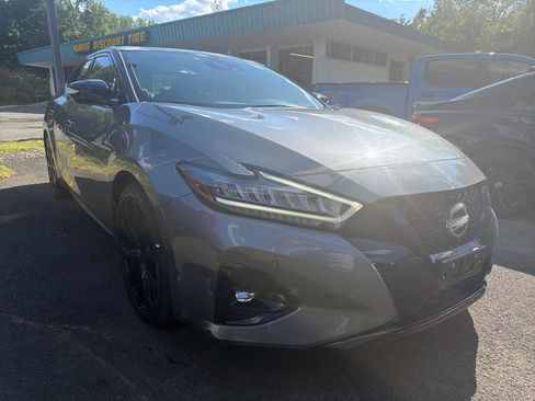 Used 2023 Nissan Maxima SR w/ Sport Mat Group FWD image 3
