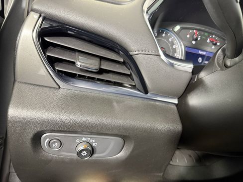 Used 2023 Chevrolet Traverse LT image 25