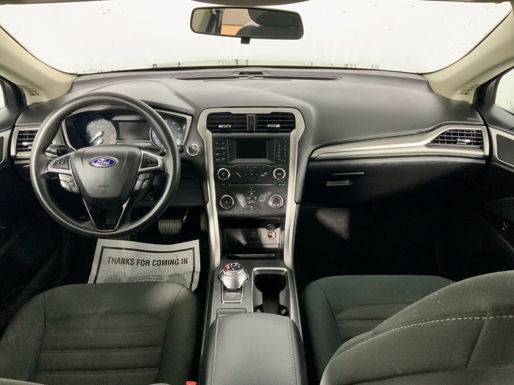 Used 2017 Ford Fusion SE FWD image 25