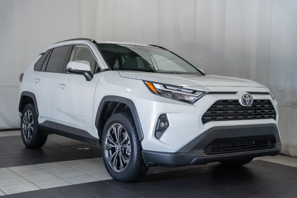 Certified 2025 Toyota RAV4 XLE Premium AWD/4WD image 1