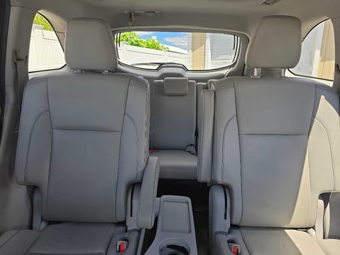 Used 2019 Toyota Highlander XLE AWD/4WD image 24