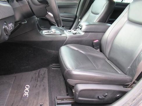 Used 2019 Chrysler 300 Touring w/ Quick Order Package 2EF image 15