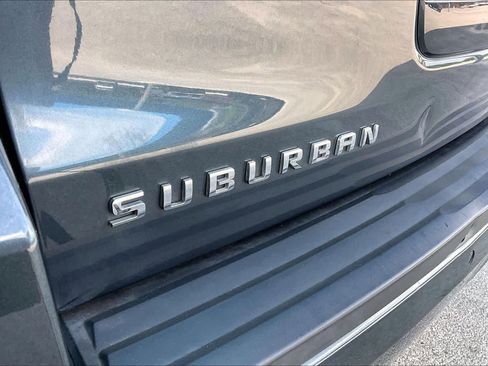 Used 2019 Chevrolet Suburban LT image 33