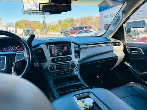 Used 2015 GMC Yukon XL Denali w/ Premium Package image 30