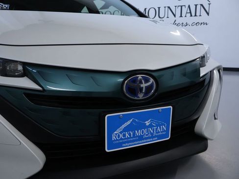 Used 2018 Toyota Prius Prime Premium image 9