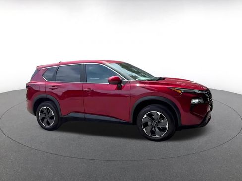 Used 2025 Nissan Rogue SV AWD/4WD image 2