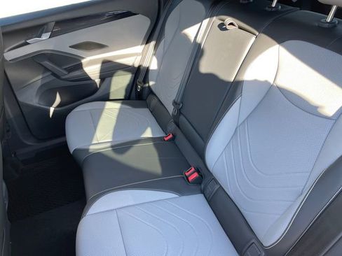 New 2025 Volkswagen Tiguan SE image 13