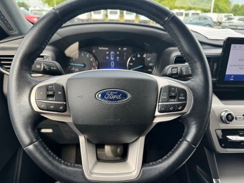 Certified 2022 Ford Explorer XLT w/ Equipment Group 202A AWD/4WD image 14