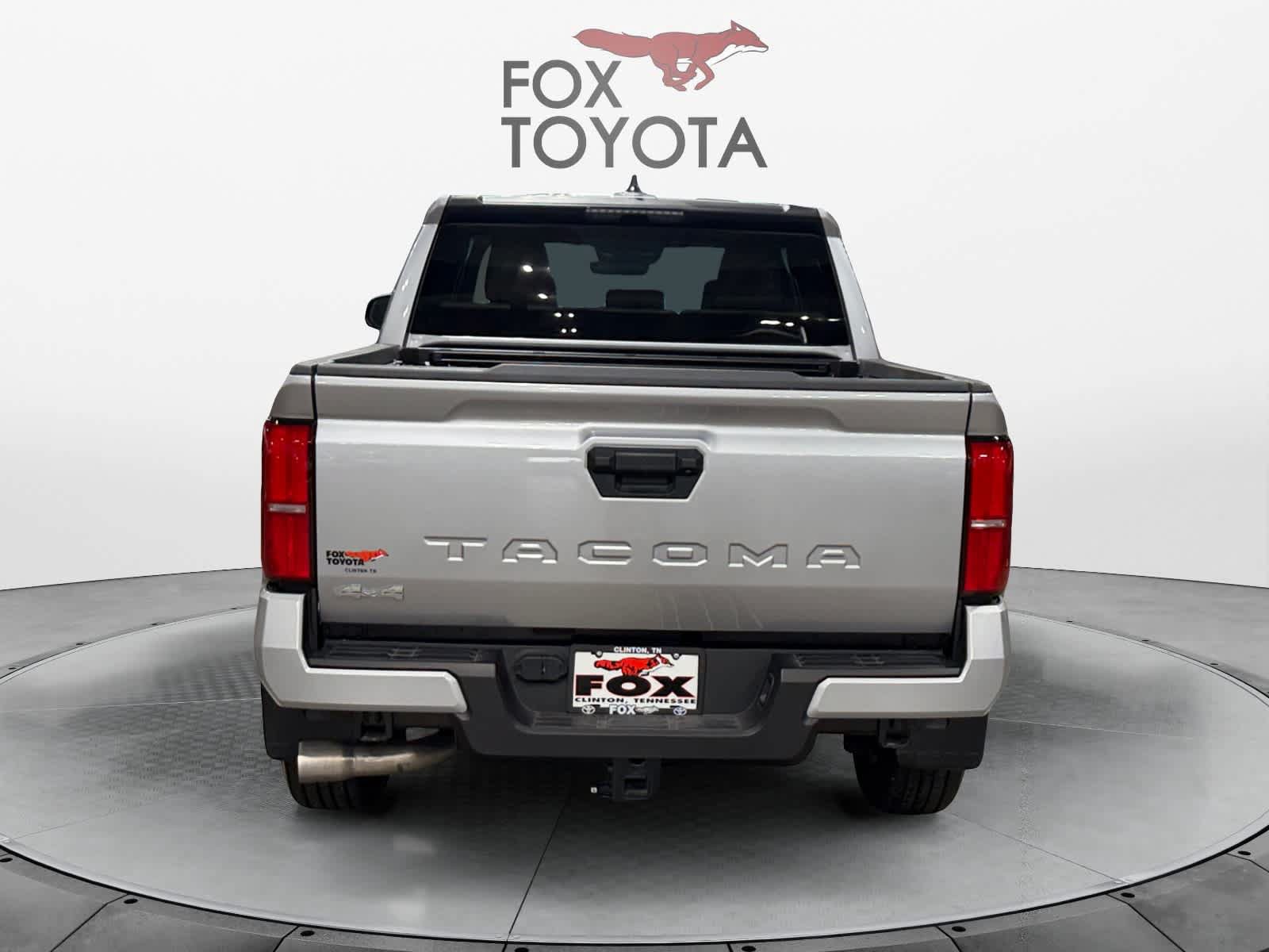 Used 2025 Toyota Tacoma SR5 AWD/4WD image 5