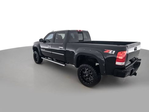 Used 2013 GMC Sierra 2500 Denali w/ Suspension Package, Off-Road AWD/4WD image 7