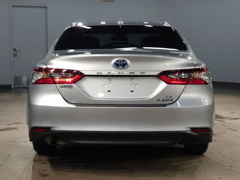 Used 2021 Toyota Camry LE image 6