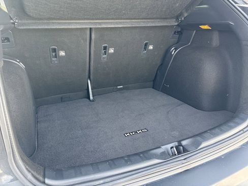 Used 2019 Nissan Kicks SV image 6