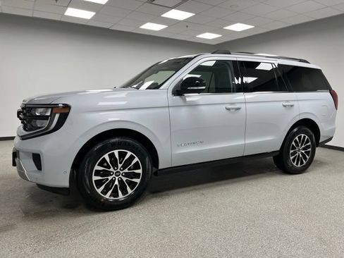 Used 2025 Ford Expedition Platinum AWD/4WD image 6