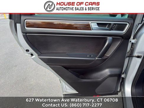 Used 2016 Volkswagen Touareg Sport image 53