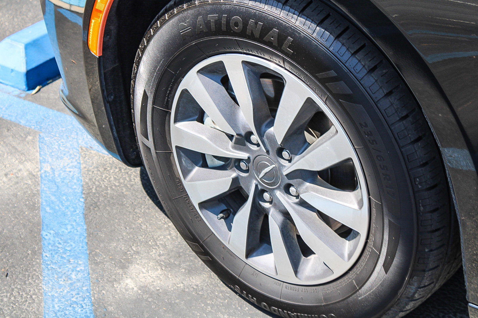 Used 2024 Chrysler Pacifica Limited FWD image 13