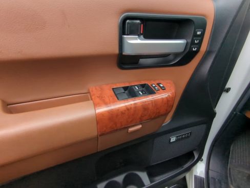 Used 2020 Toyota Sequoia Platinum AWD/4WD image 8