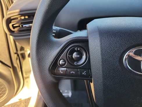 Used 2019 Toyota Prius LE image 16