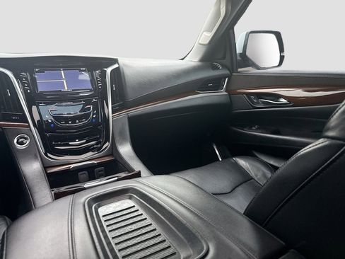 Used 2020 Cadillac Escalade ESV Luxury image 25