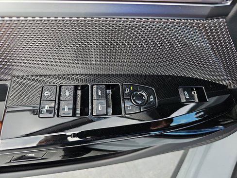 New 2026 BMW 750e xDrive w/ Executive Package image 28