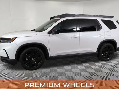 Used 2025 Honda Pilot Black Edition image 11