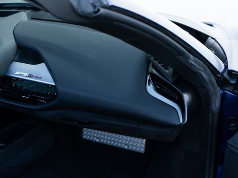 Used 2025 Ferrari SF90 Spider image 32