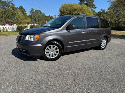 Used 2016 Chrysler Town & Country Touring w/ Driver Convenience Group image 30