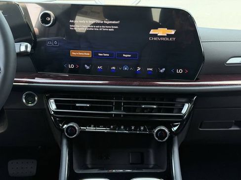 New 2026 Chevrolet Traverse Z71 w/ Enhanced Driving Package AWD/4WD image 17