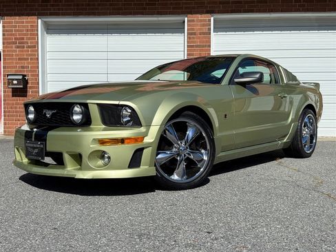 Used 2005 Ford Mustang GT Premium image 3