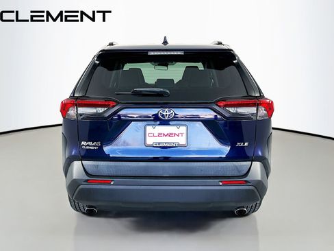 Used 2020 Toyota RAV4 XLE Premium image 8